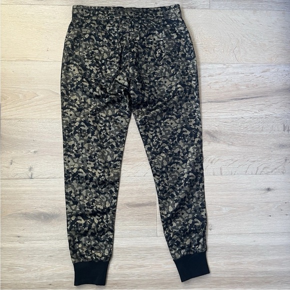 True Religion Cameron Camo Gold Flaks Joggers Sz  26, High Rise Baddie Girl *Z1 - Picture 2 of 3